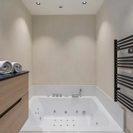 Romantique Balneo Et Sauna *